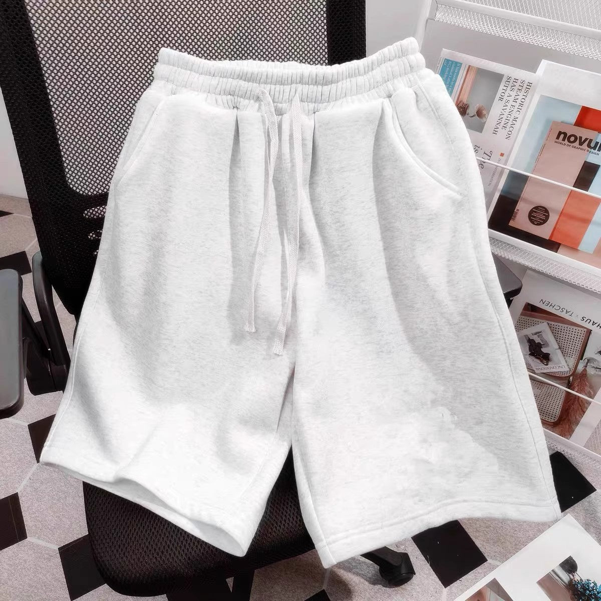 Retro Solid Color Men's Loose And Simple Casual Shorts